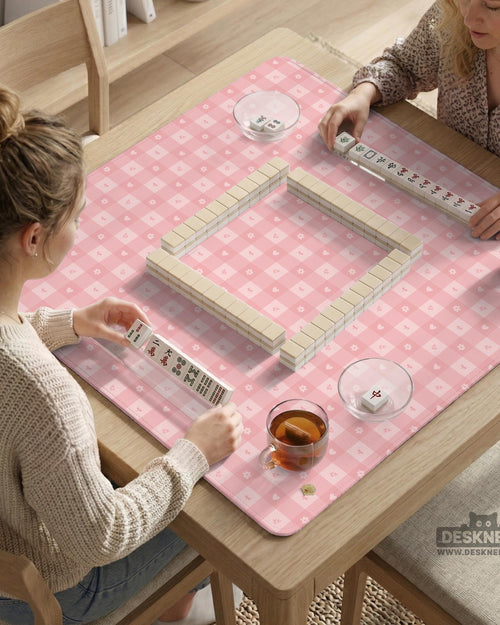 Pink checkered mahjong mat with small hearts and flowers.