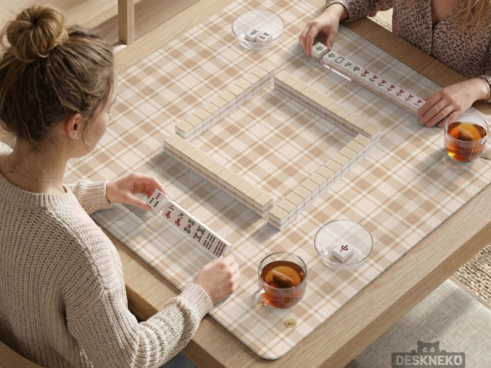 Beige plaid mahjong mat with a cream tartan pattern on a neutral background.