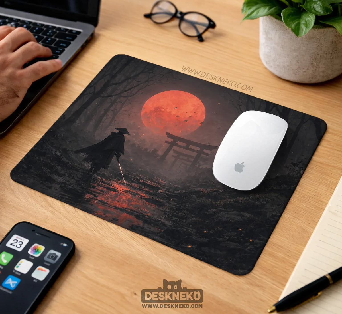 Samurai Red Moon Ergonomic Mousepad & Keyboard Wrist Rest - Deskneko