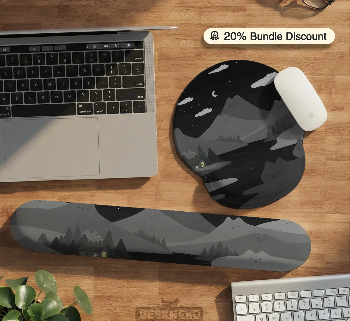 Midnight Cat Mountains Ergonomic Mousepad - Deskneko
