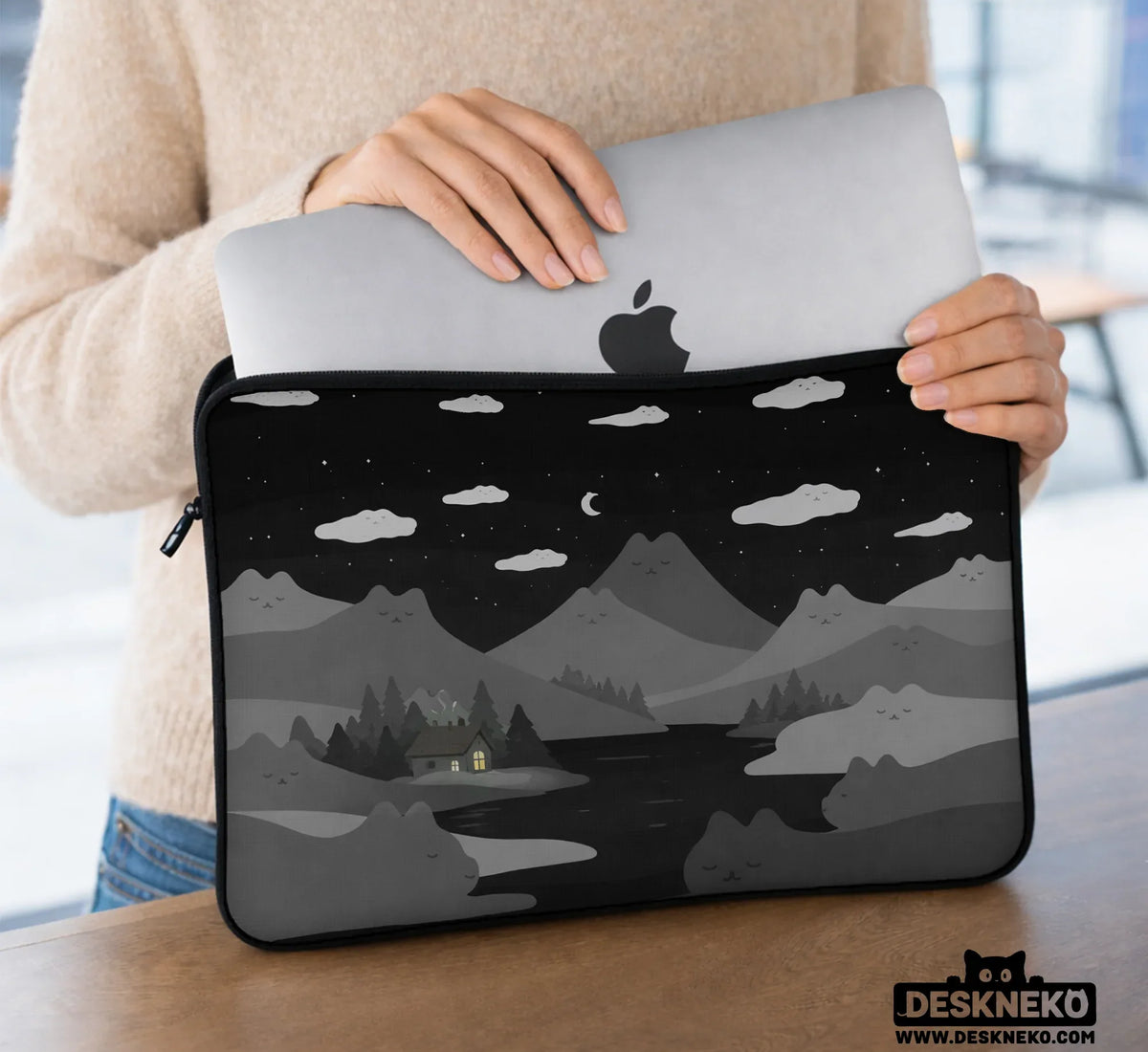 Black Cat Mountains Laptop Sleeve & Bag - Deskneko