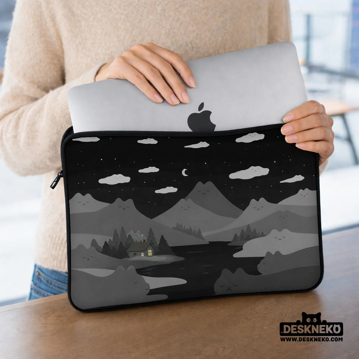 Black Cat Mountains Laptop Sleeve & Bag - Deskneko