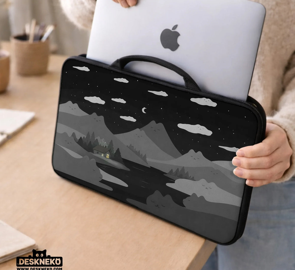 Black Cat Mountains Laptop Sleeve & Bag - Deskneko