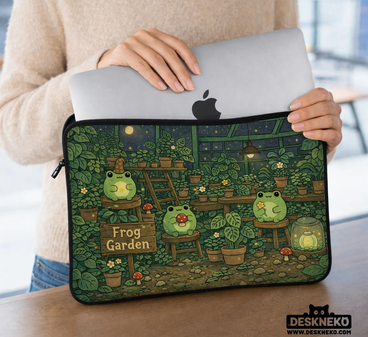 Frog Garden Laptop Sleeve - Deskneko