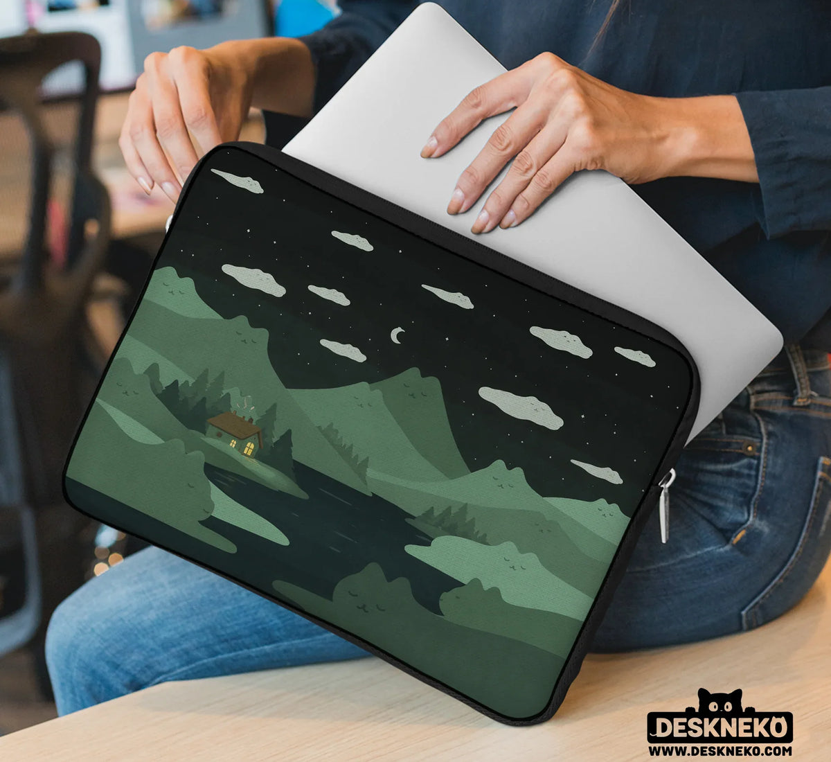 Green Cat Mountains Laptop Sleeve & Bag - Deskneko