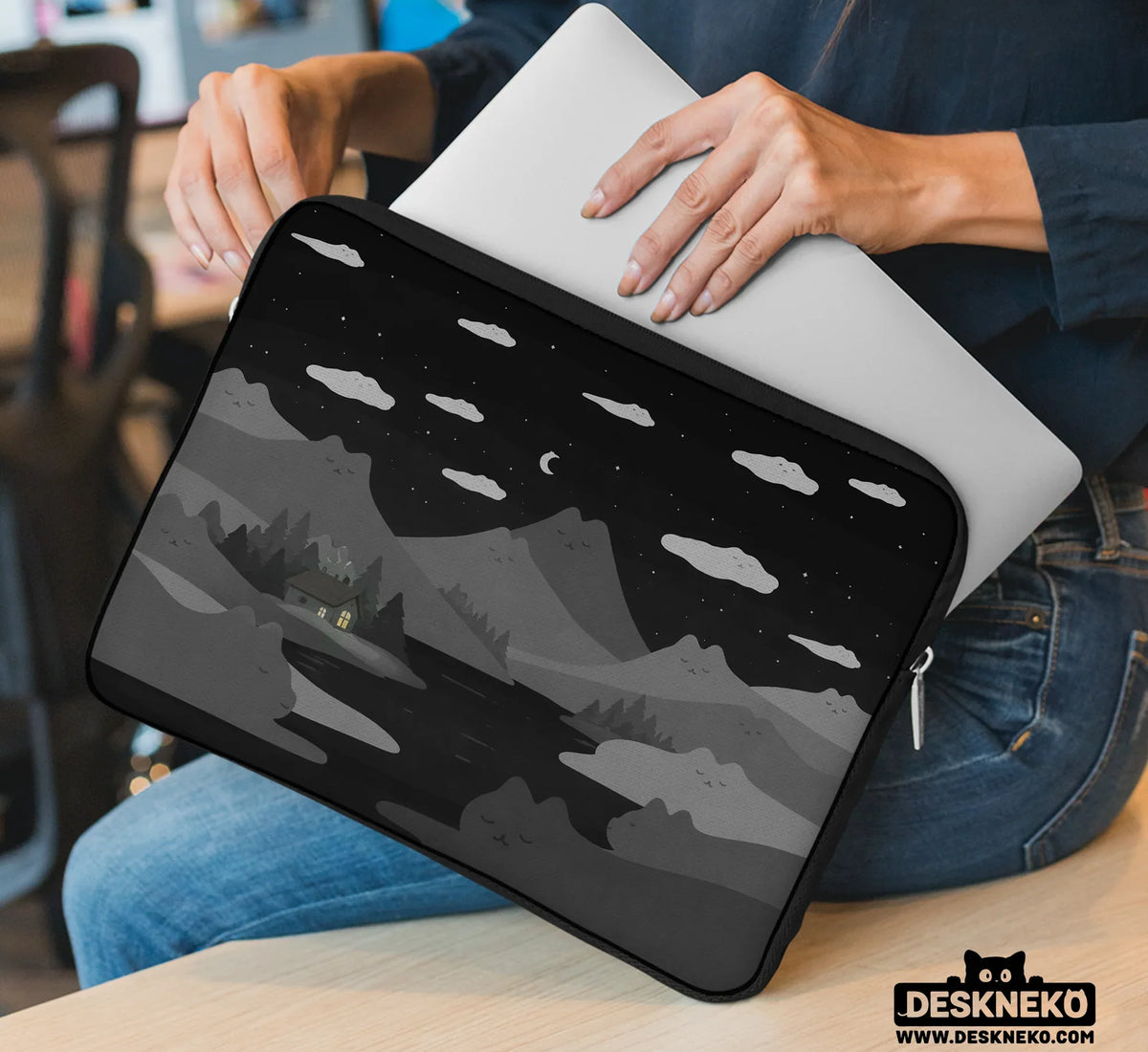 Black Cat Mountains Laptop Sleeve & Bag - Deskneko