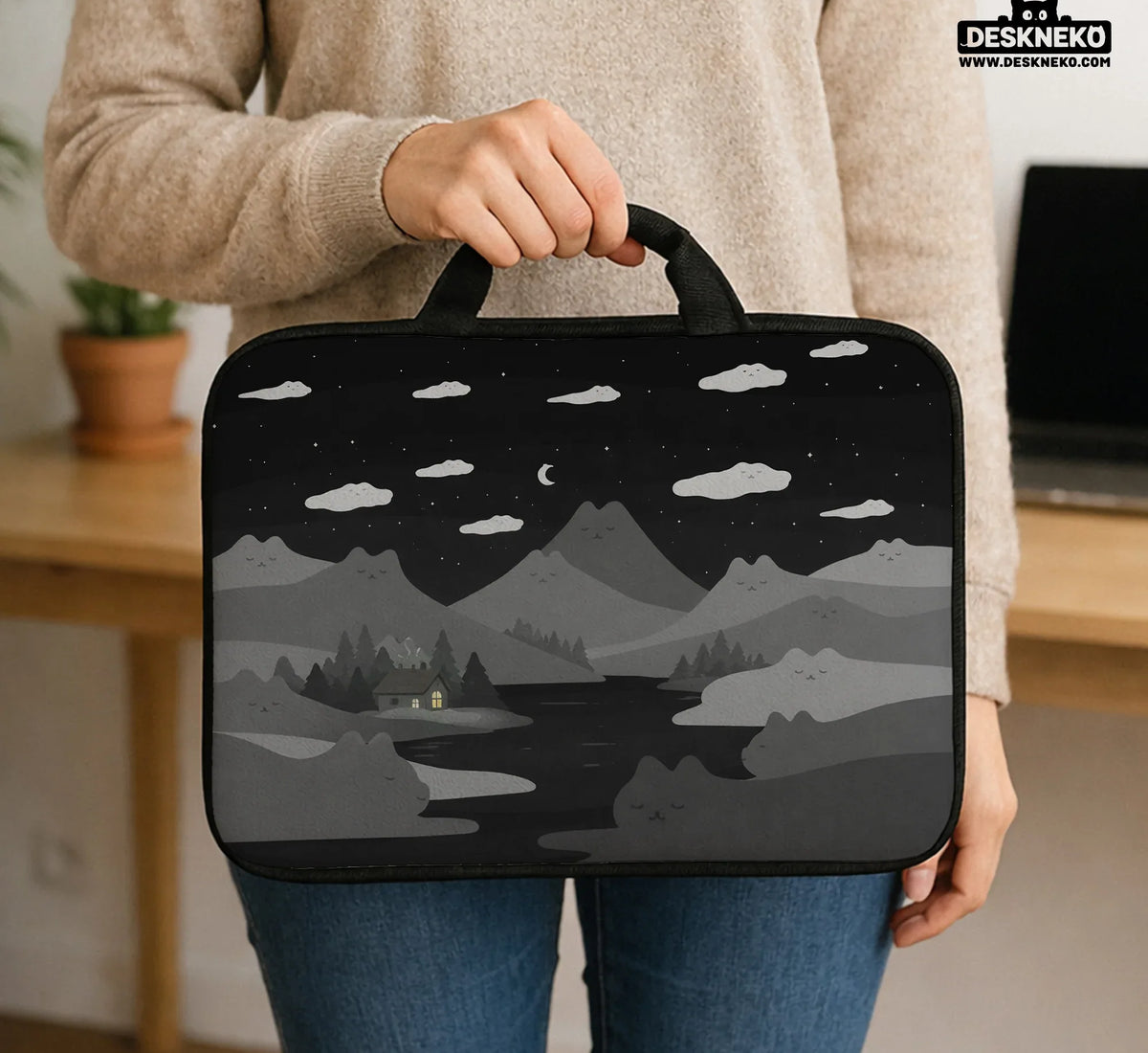 Black Cat Mountains Laptop Sleeve & Bag - Deskneko