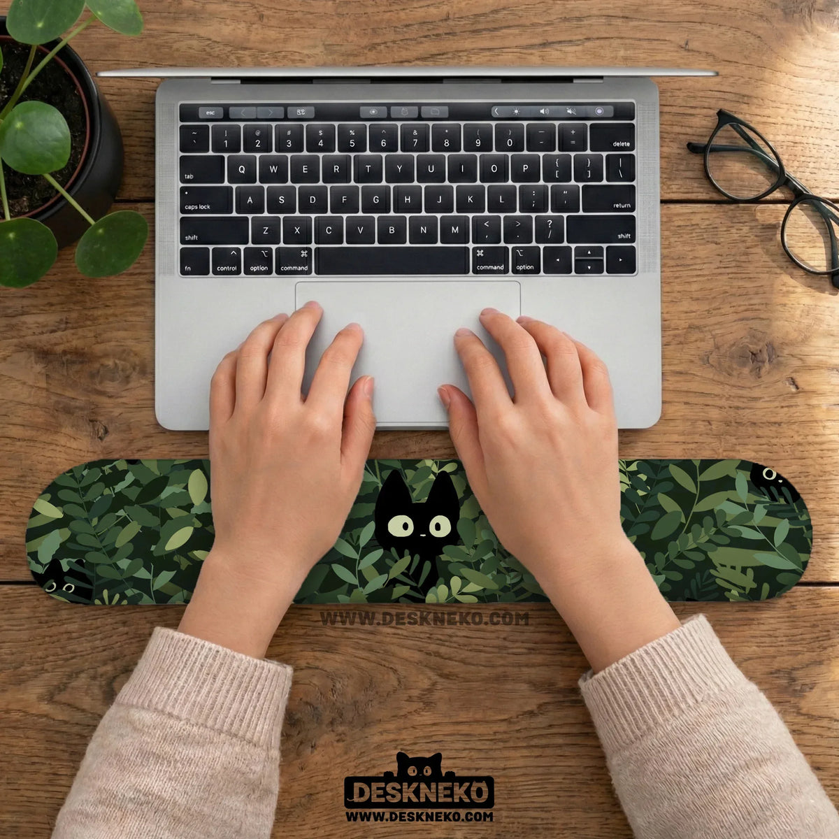 Botanical Cat Ergonomic Mousepad with Wrist Rest for Desk Comfort - Deskneko