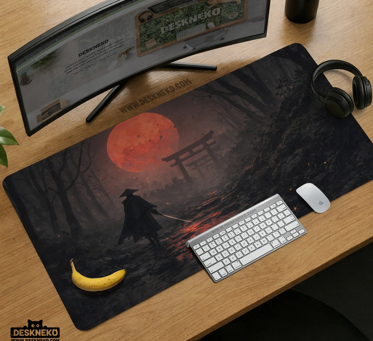 Crimson Samurai Eclipse Desk Mat Mousepad - Deskneko