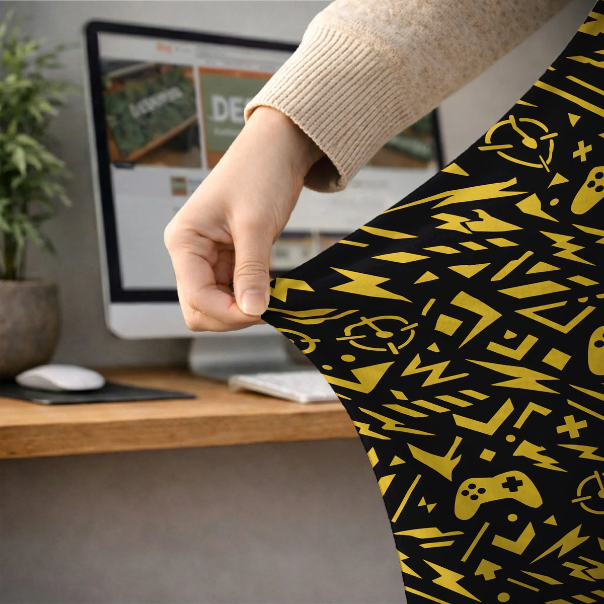 Black & Yellow Chair Cover - Deskneko