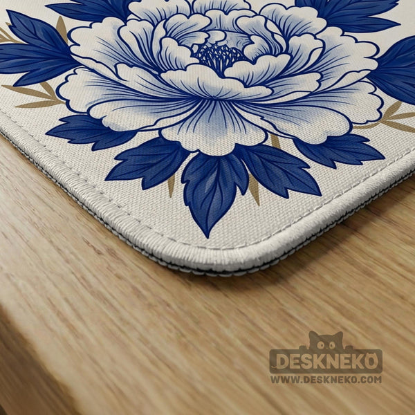 Blue and white mahjong mat with cranes, floral porcelain-style artwork, a cream center area, and a decorative border.