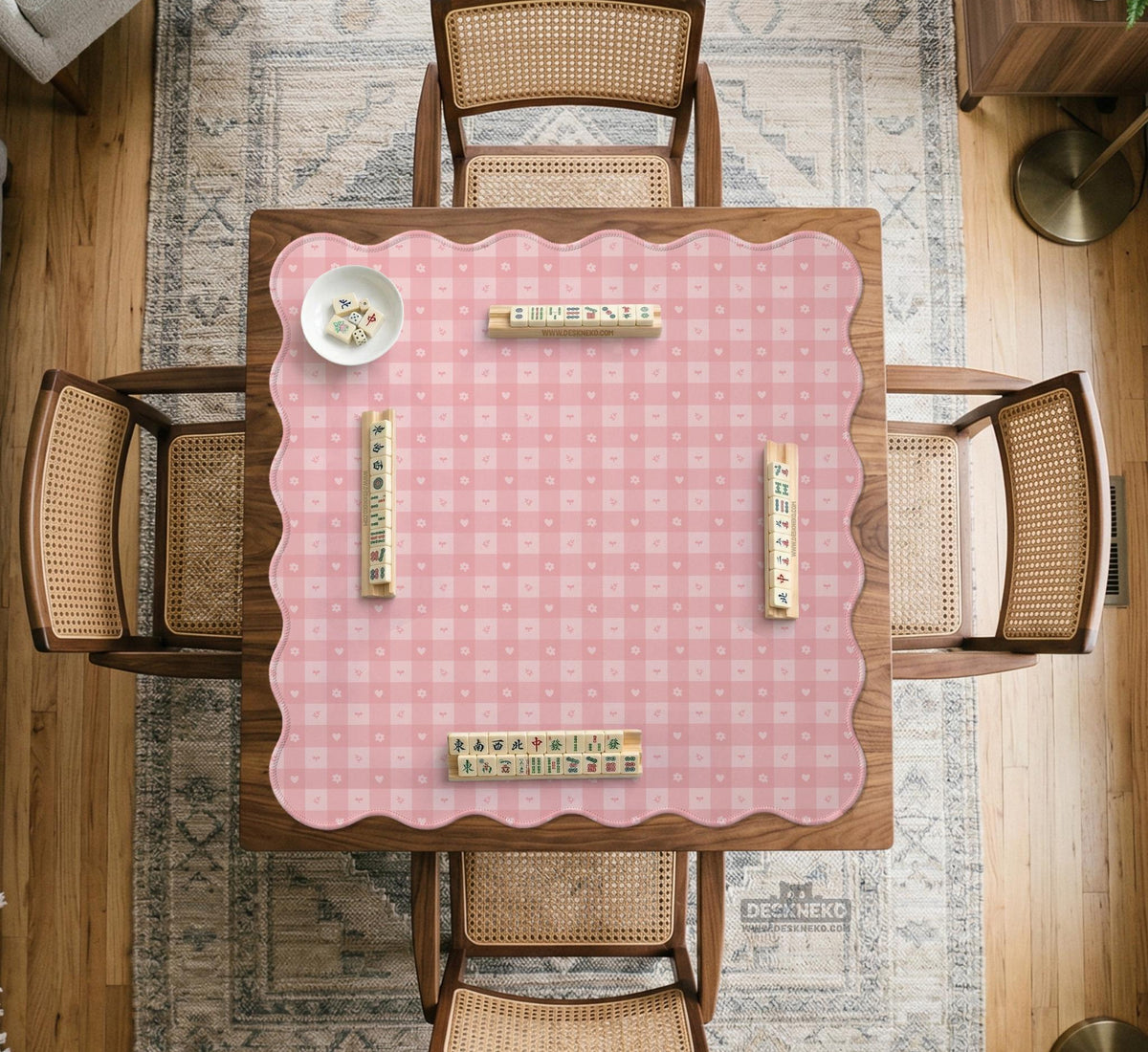 Pink checkered mahjong mat with small hearts and flowers.