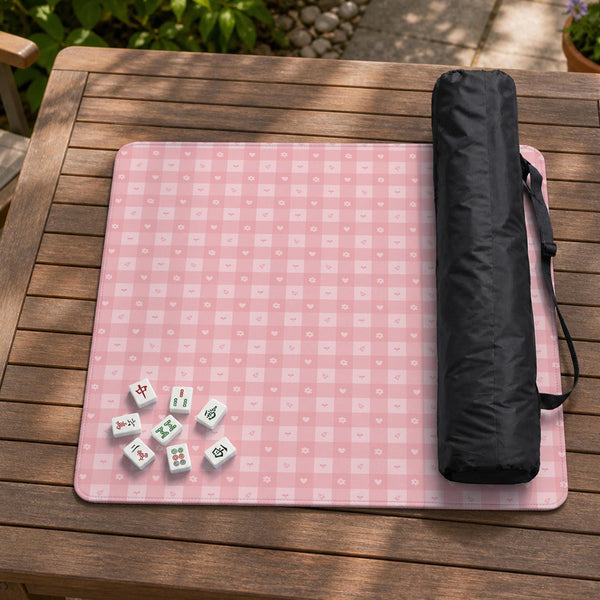Pink checkered mahjong mat with small hearts and flowers.