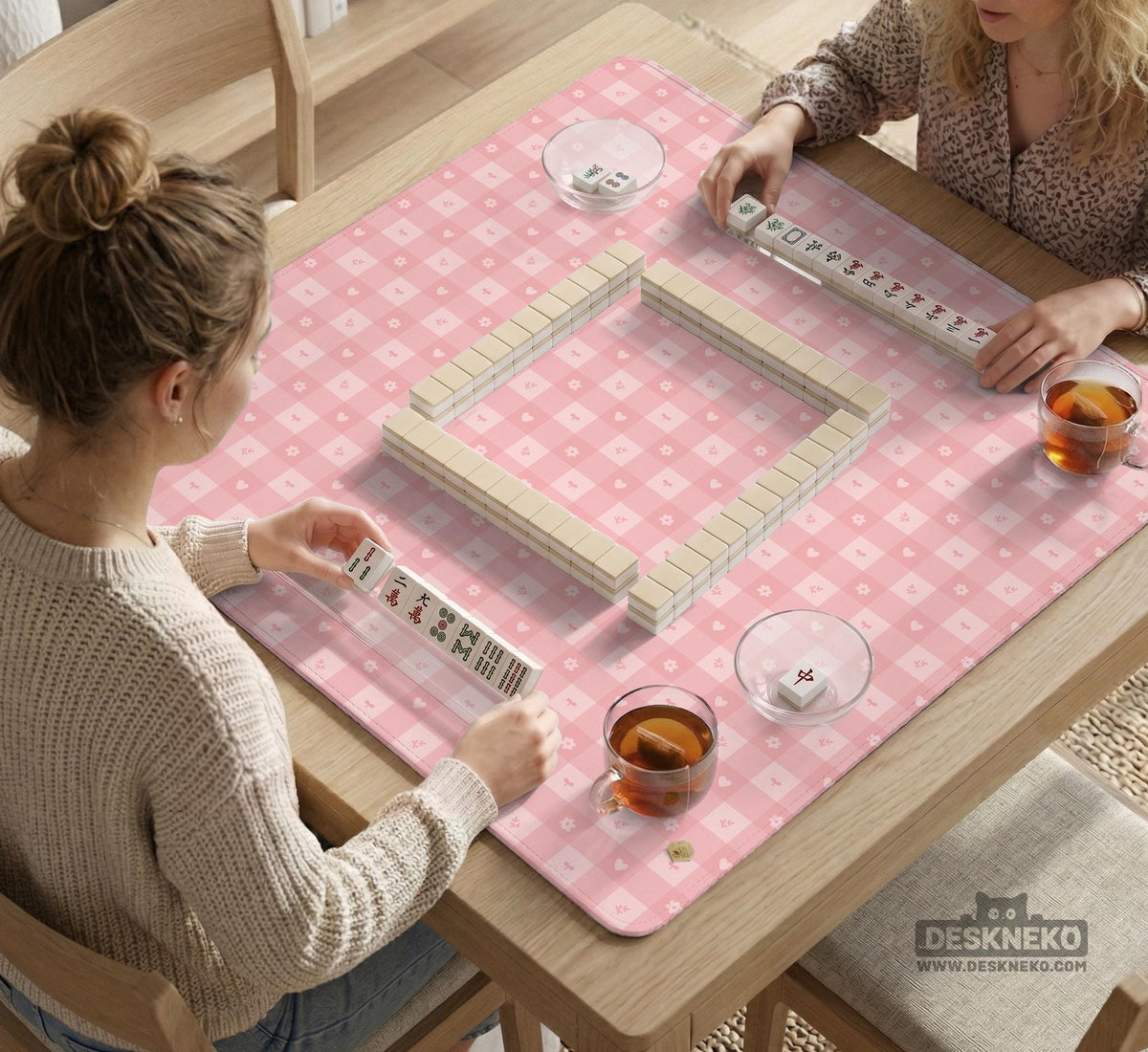 Pink checkered mahjong mat with small hearts and flowers.