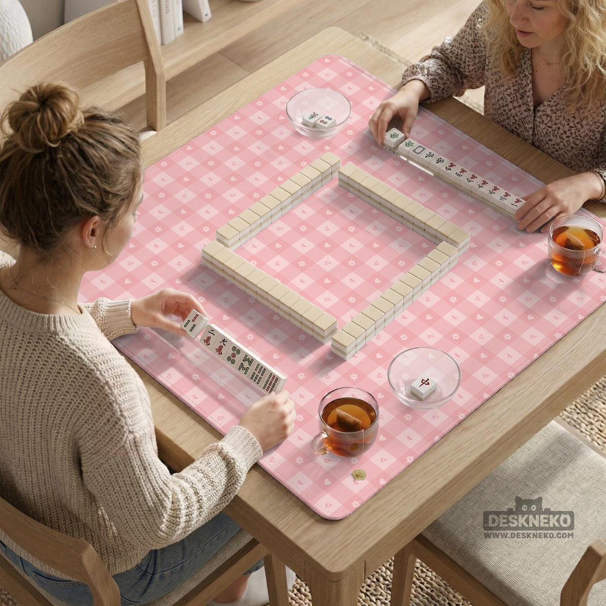 Pink checkered mahjong mat with small hearts and flowers.
