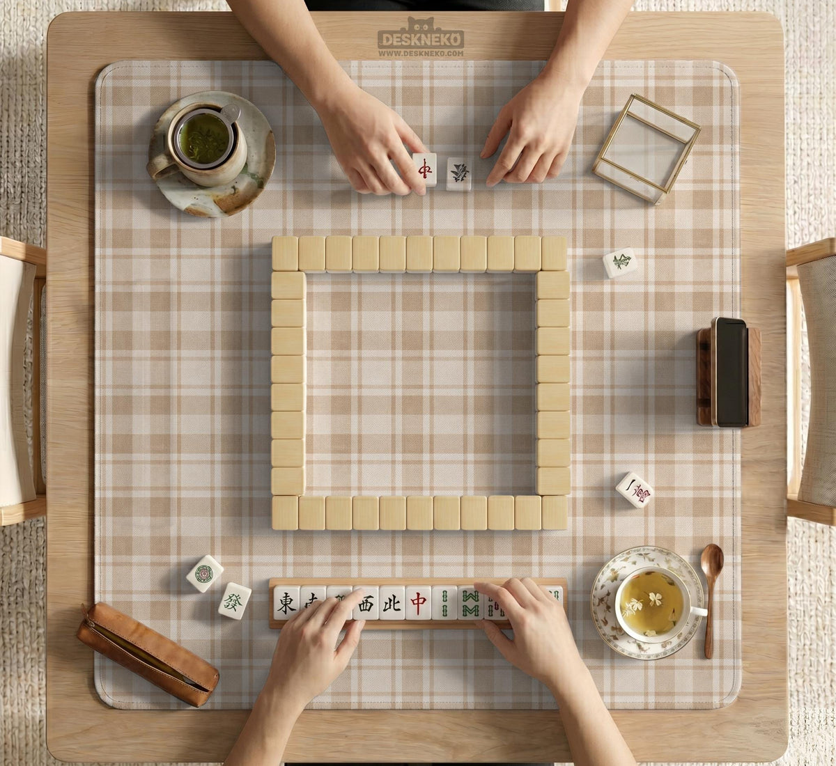 Beige plaid mahjong mat with a cream tartan pattern on a neutral background.