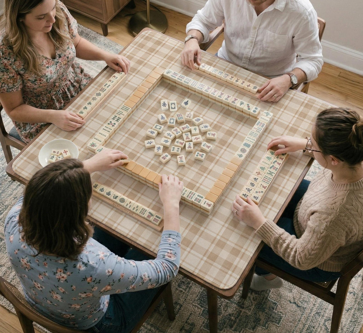 Beige plaid mahjong mat with a cream tartan pattern on a neutral background.