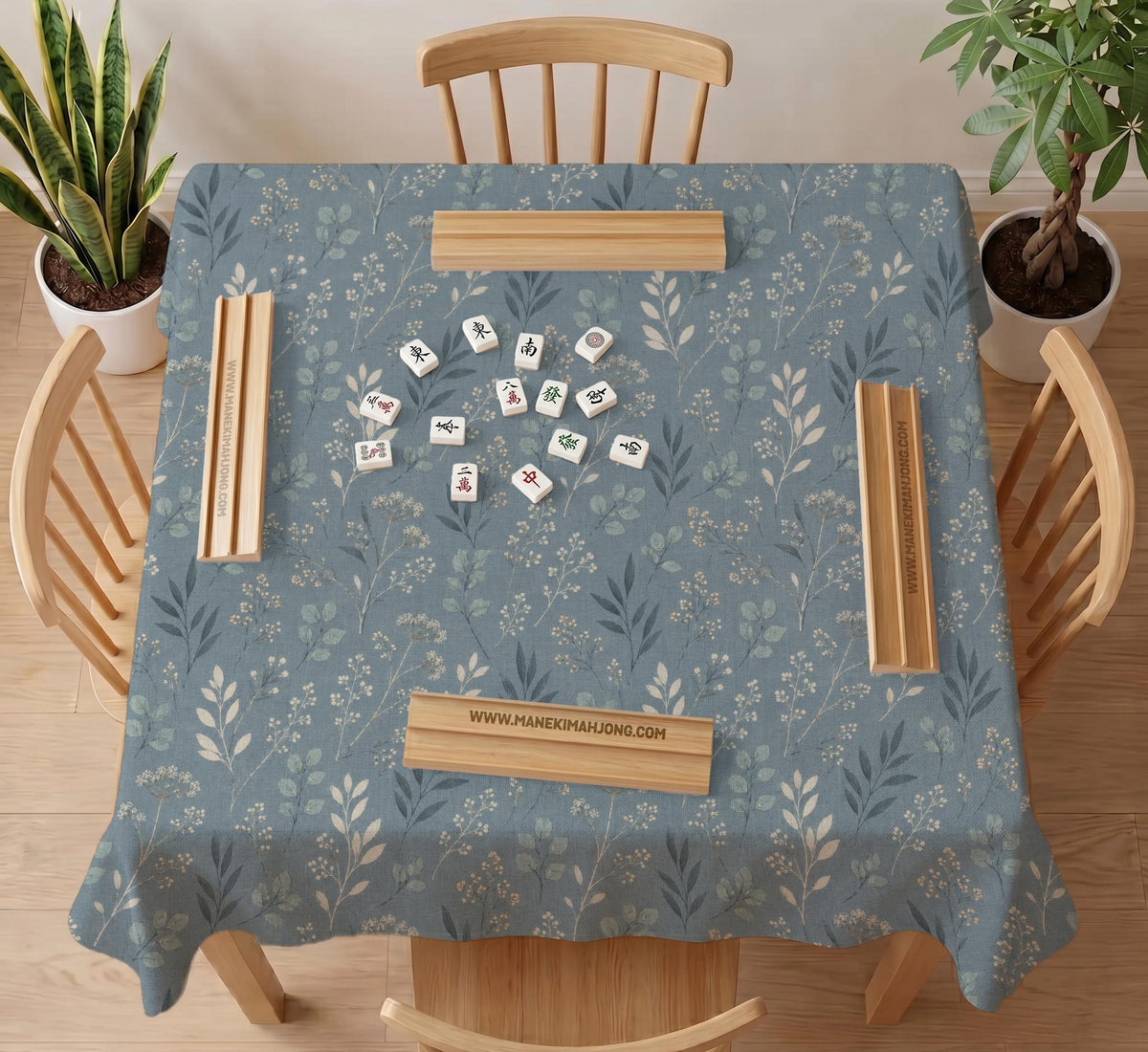 Blue mahjong mat with a dusty linen-look background and small leafy botanical stems in a floral pattern.