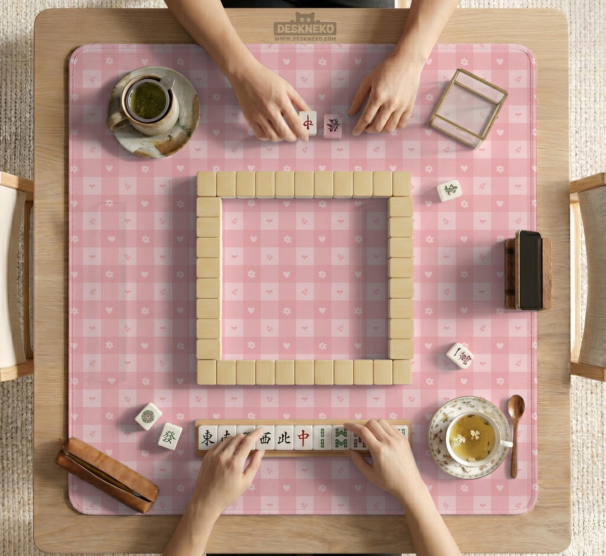 Pink checkered mahjong mat with small hearts and flowers.