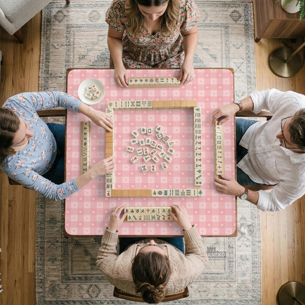 Pink checkered mahjong mat with small hearts and flowers.