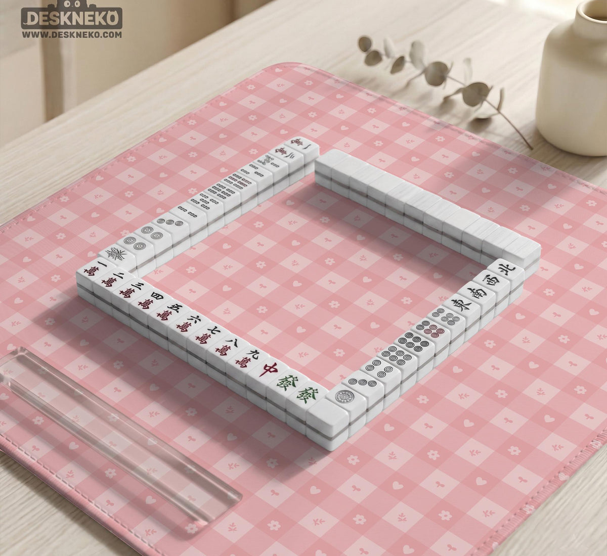 Pink checkered mahjong mat with small hearts and flowers.