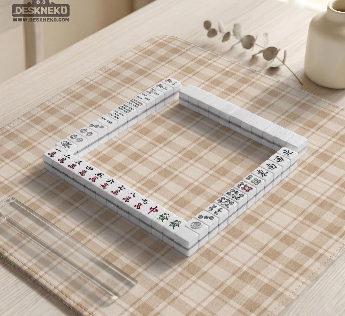 Beige plaid mahjong mat with a cream tartan pattern on a neutral background.